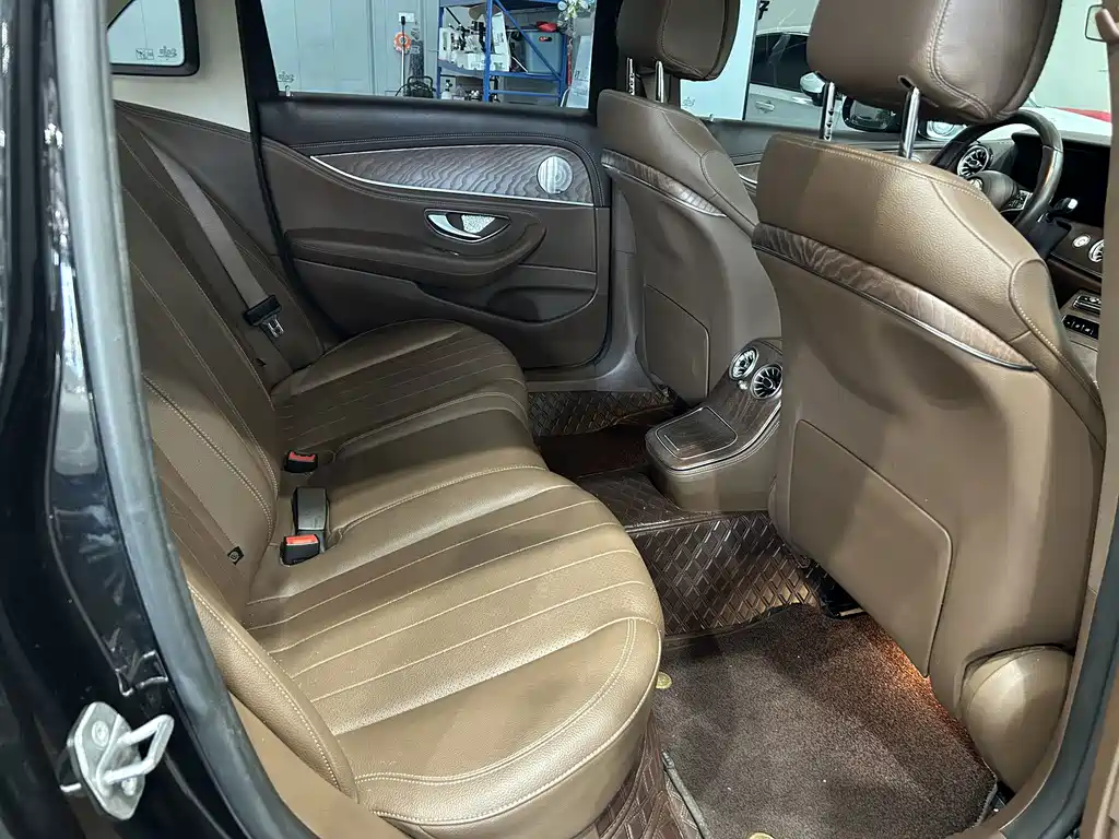 Mercedes-Benz E-Class — миниатюра 15
