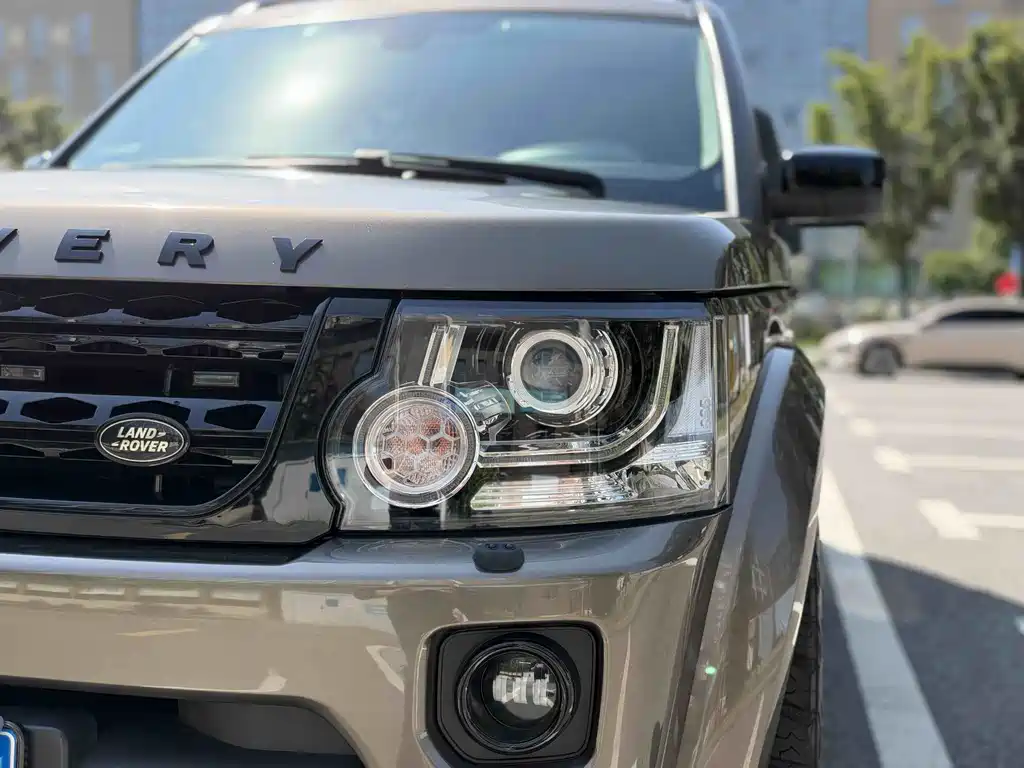 Land Rover Discovery — миниатюра 4