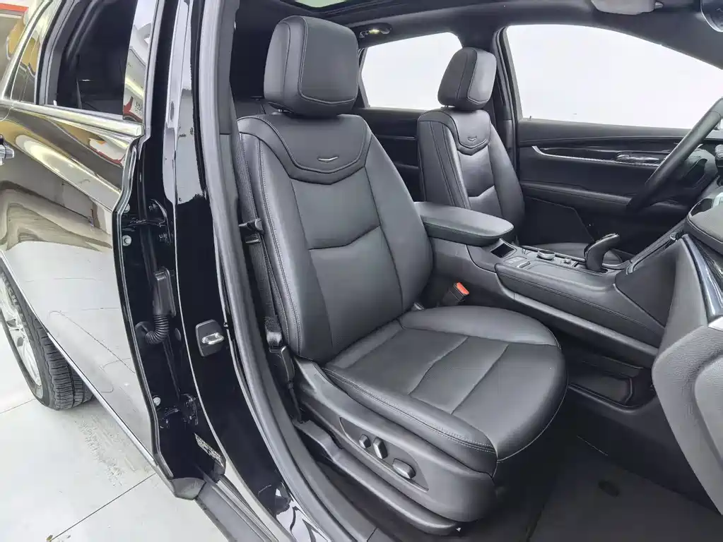 Cadillac XT5 — миниатюра 8