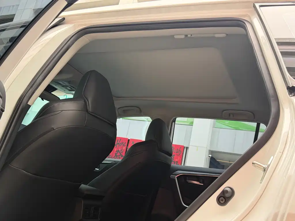 Toyota Wildlander 2024 2.5L E-CVT Luxury PLUS