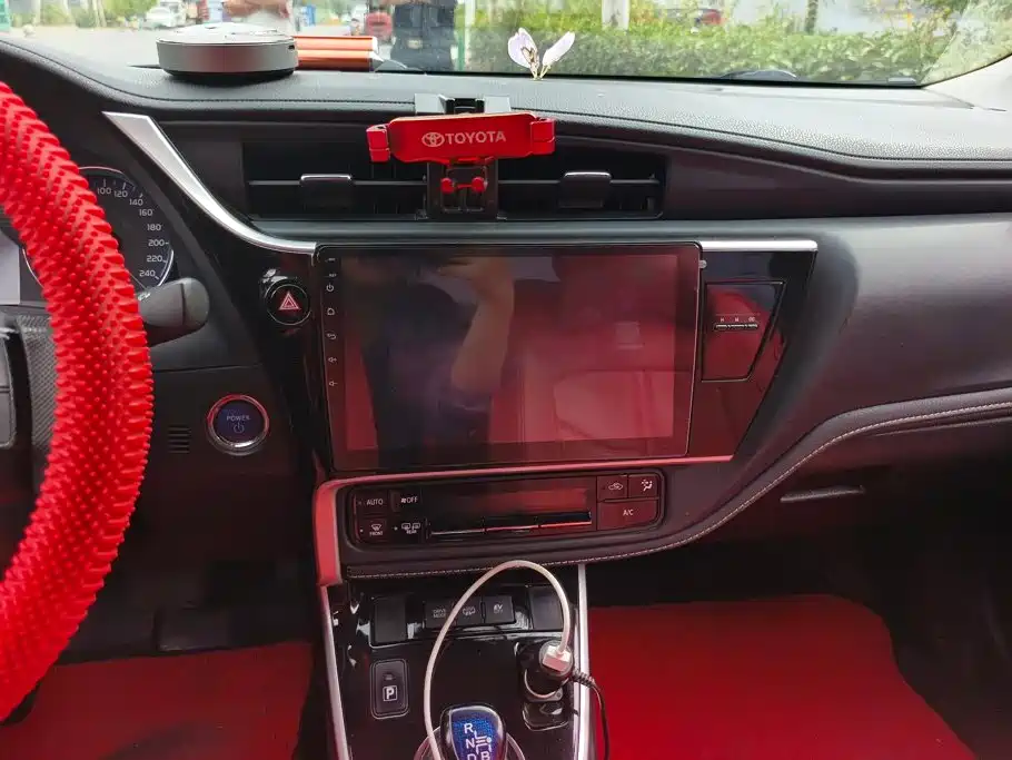 Toyota Corolla Hybrid — миниатюра 13