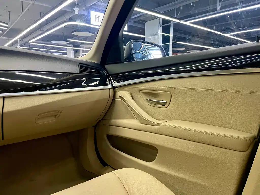 BMW 5 Series — миниатюра 9