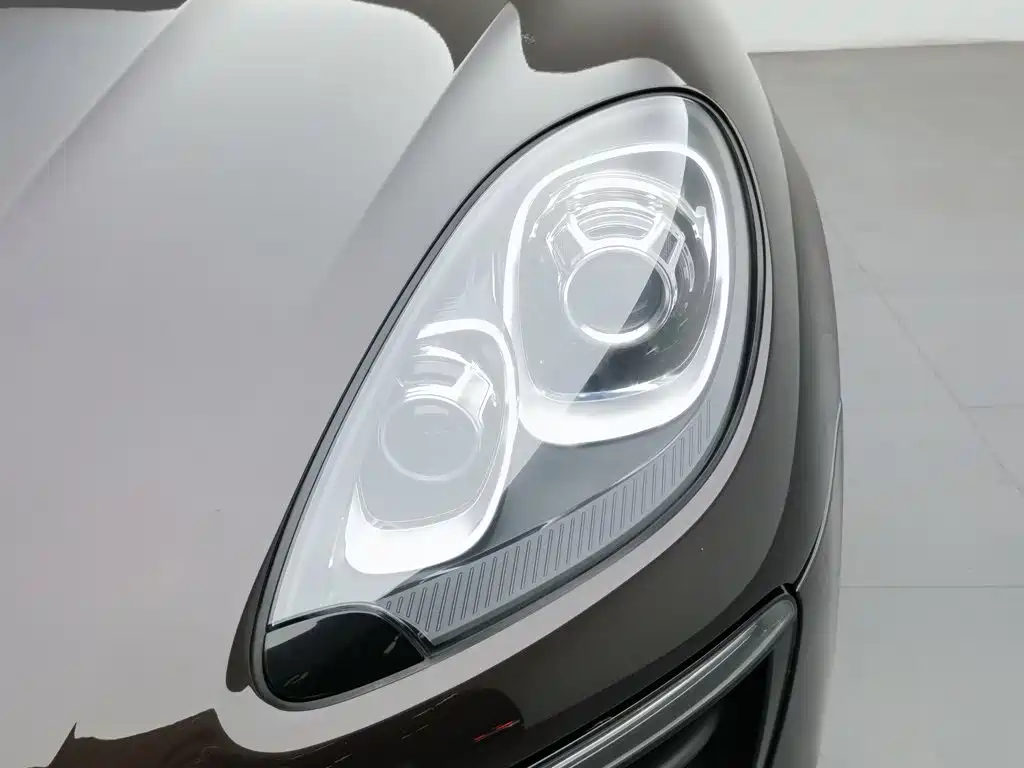 Porsche Macan — миниатюра 7