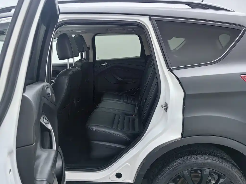 Ford Kuga — миниатюра 15