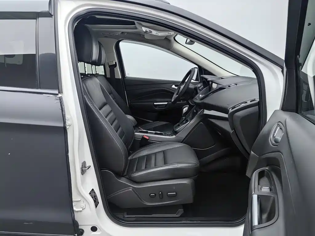 Ford Kuga — миниатюра 23