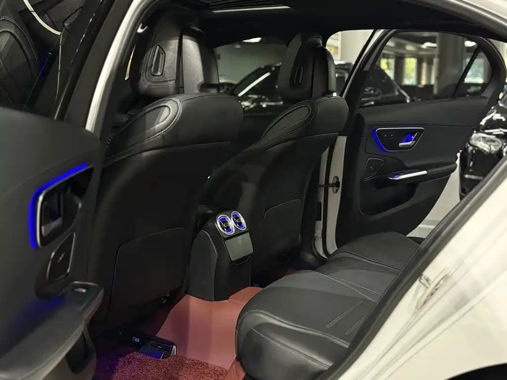 Mercedes-Benz C-Class — миниатюра 6