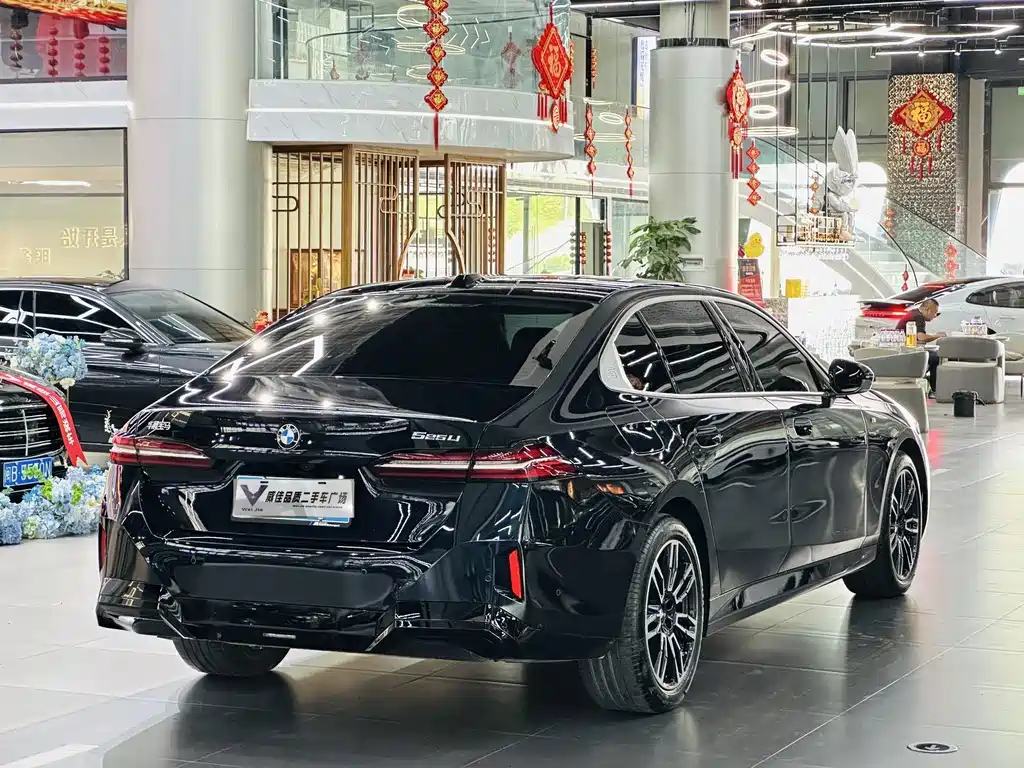 BMW 5 Series — миниатюра 7