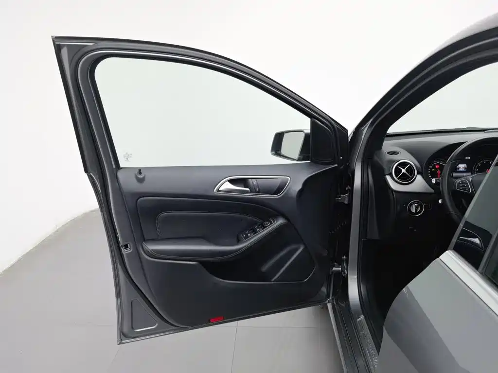 Mercedes-Benz B-Class — миниатюра 8