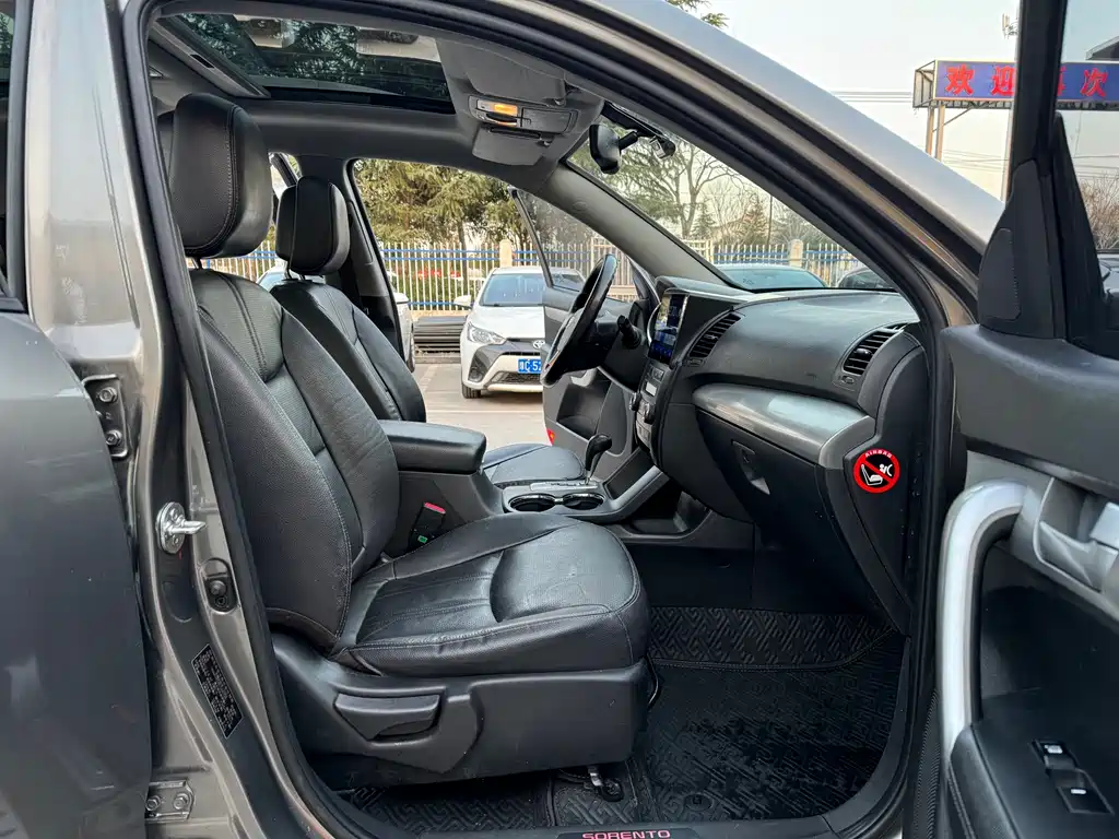 Kia Sorento 2.4L Gasoline Luxury Edition, фото 6