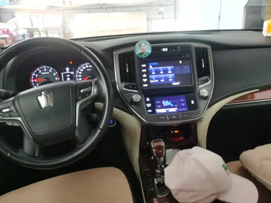 Toyota Crown — миниатюра 12