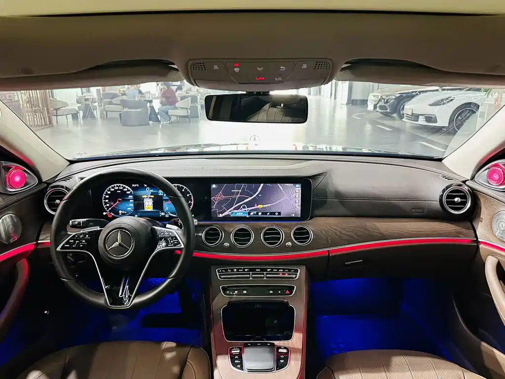 Mercedes-Benz E-Class — миниатюра 5