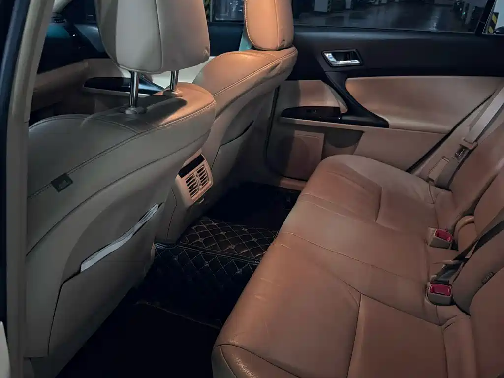 Toyota Reiz — миниатюра 7
