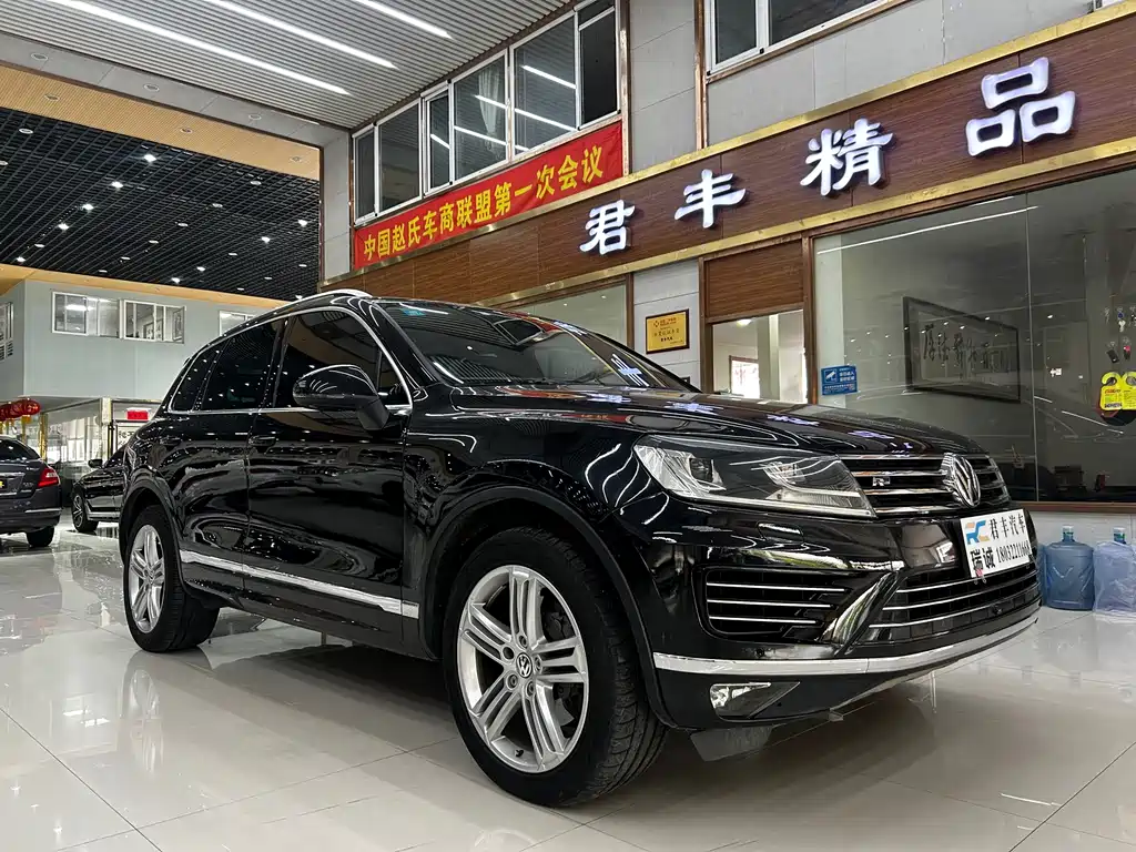 VOLKSWAGEN TOUAREG