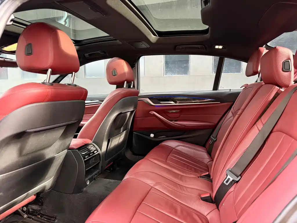 BMW 5 Series — миниатюра 6