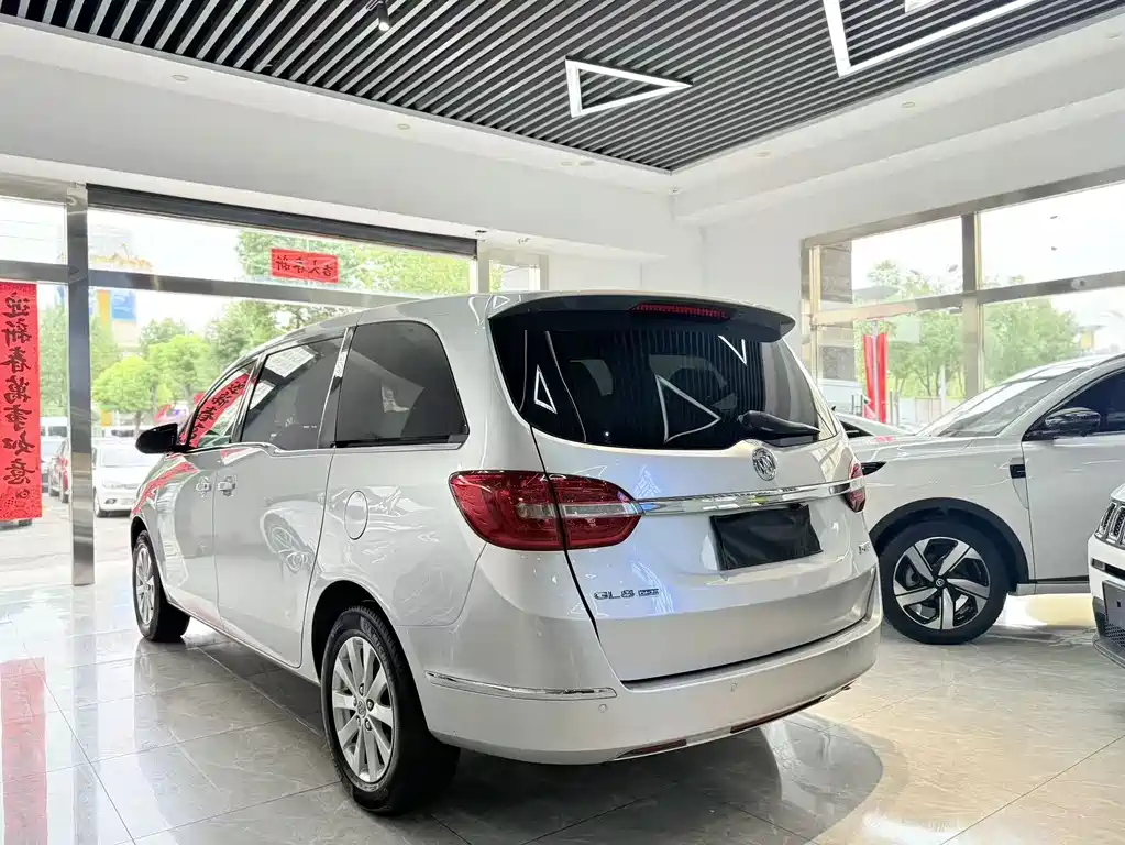 Buick GL8 — миниатюра 8