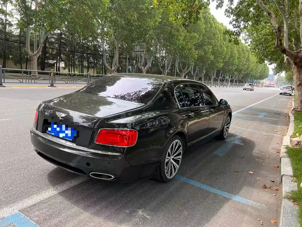 Bentley Flying Spur 2010 6.0T мест