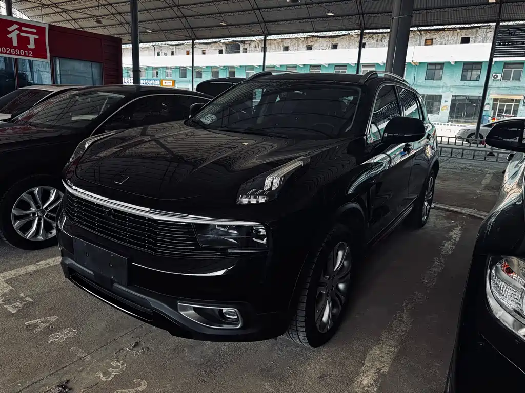 Купить Lynk & Co 01