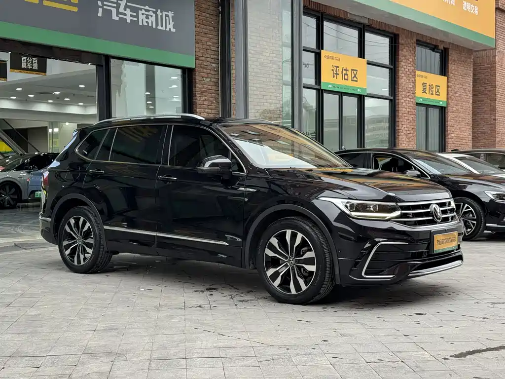 Volkswagen Tiguan L L 2022 330TSI AT R-Line