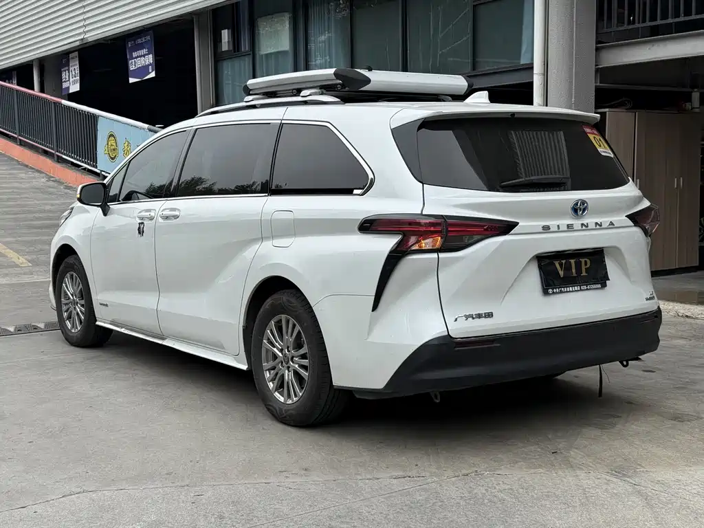 Toyota Sienna — миниатюра 6