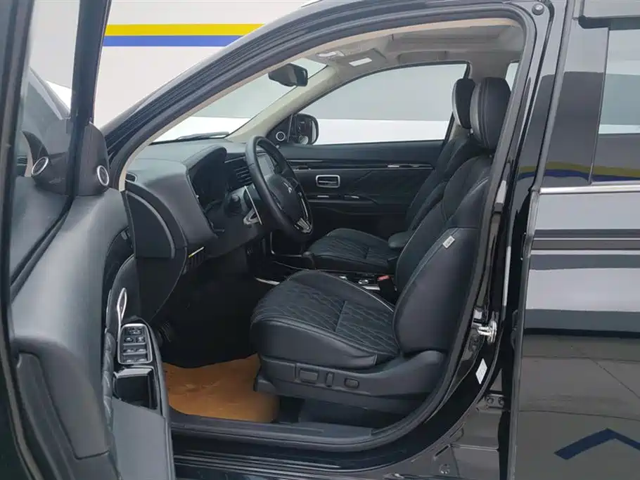 Mitsubishi Outlander 2021 2.4L 5 мест