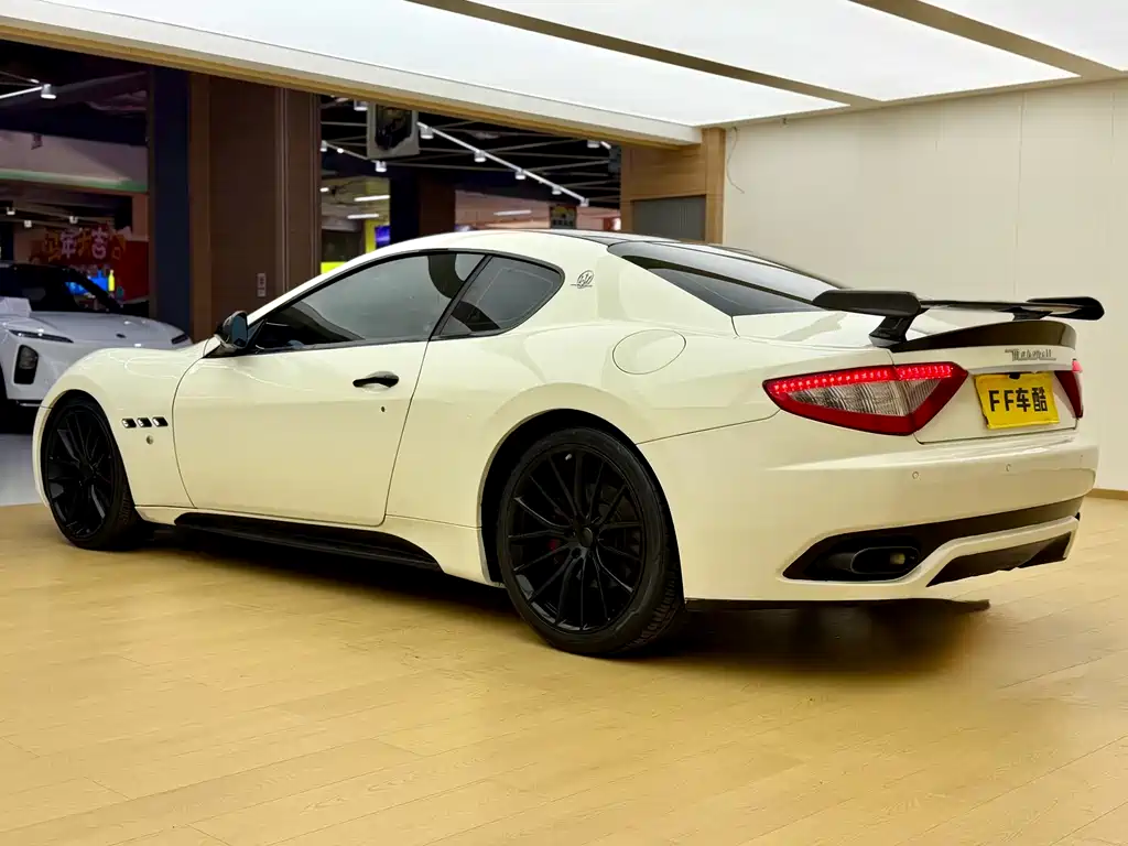 Maserati GranTurismo 2012 4.7L MC Stradale
