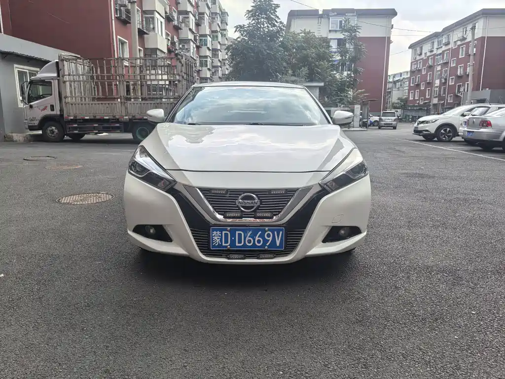 Nissan Bluebird - фото 2