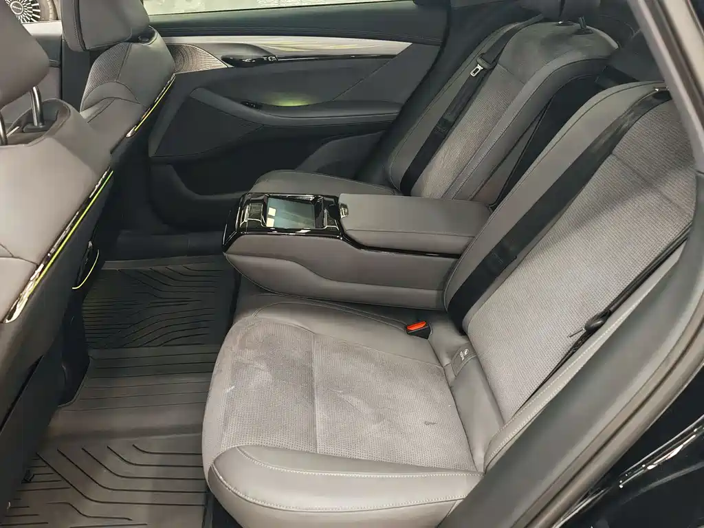 VOYAH LANTU CHASING LIGHT