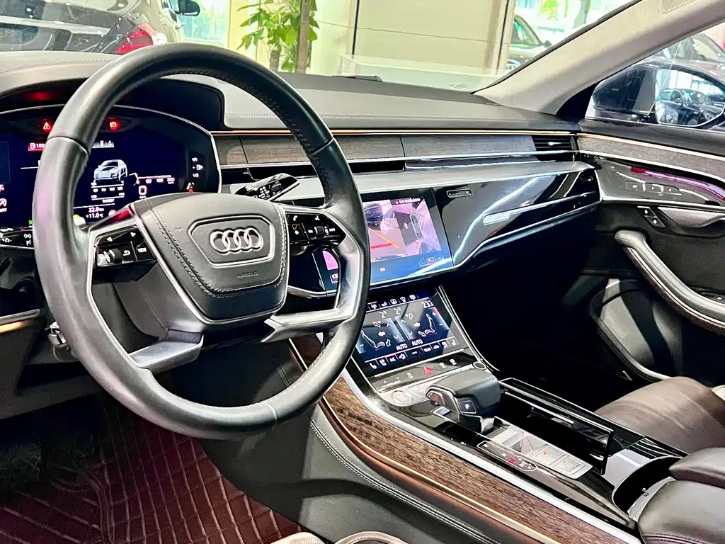 AUDI A8