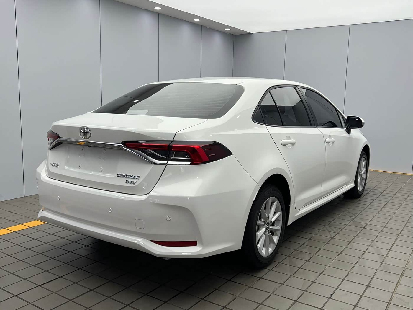 Toyota Corolla 1.2 л 2023 г. Белый, пробег 38000 км