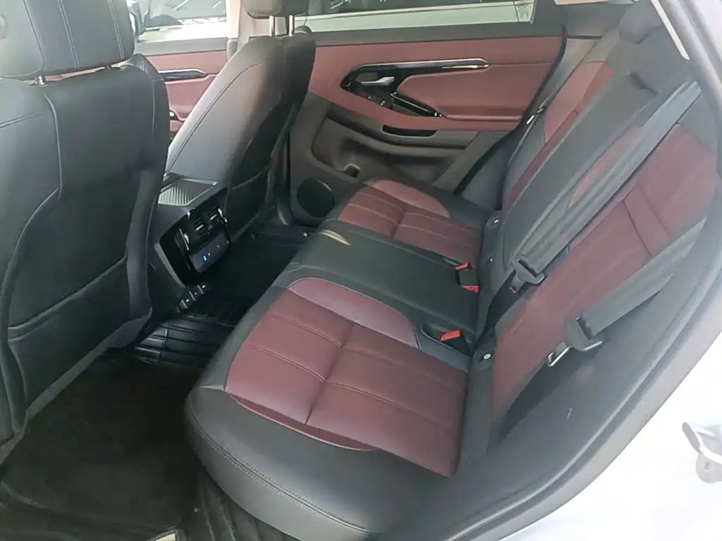 Land Rover Evoque PHEV — миниатюра 17