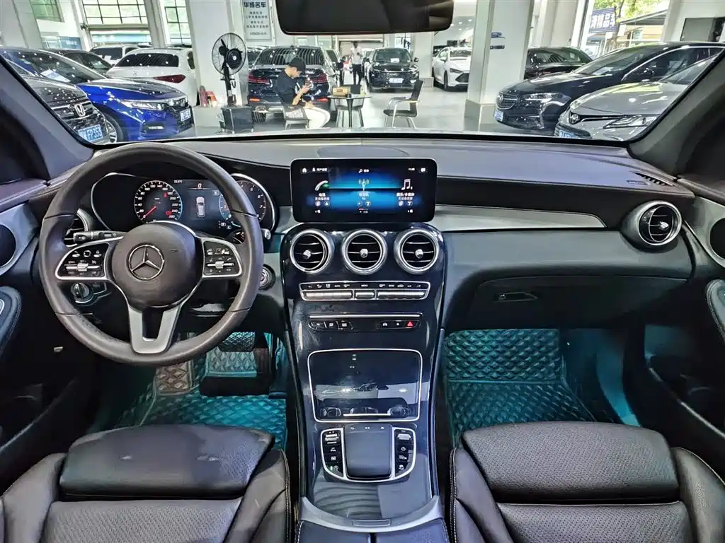 MERCEDES-BENZ GLC
