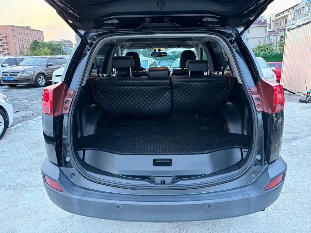 Toyota RAV4 — миниатюра 13