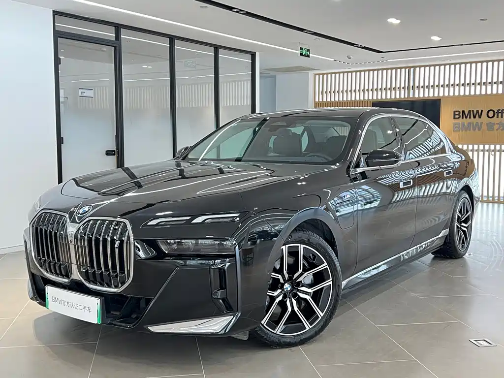 BMW i7