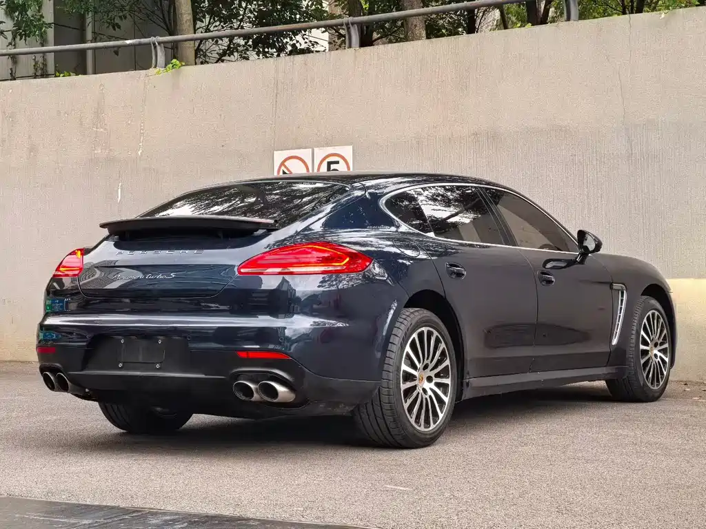 PORSCHE PANAMERA