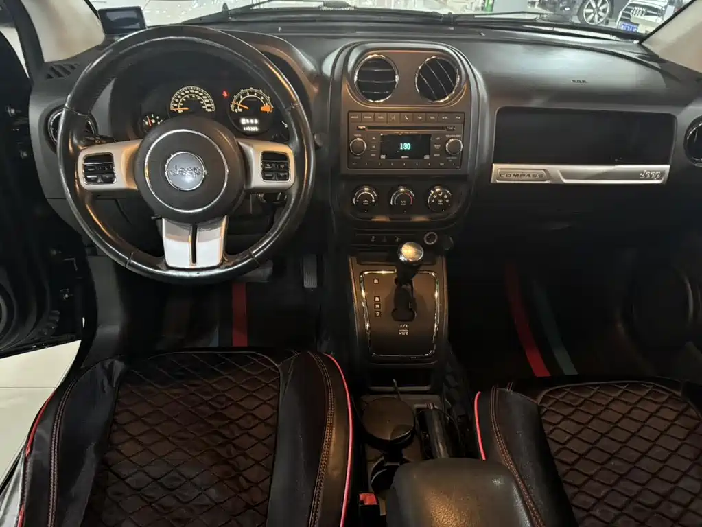 Jeep Compass (Import) — миниатюра 7