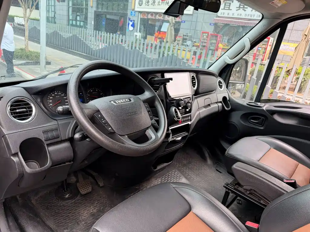 IVECO Ousheng — миниатюра 7
