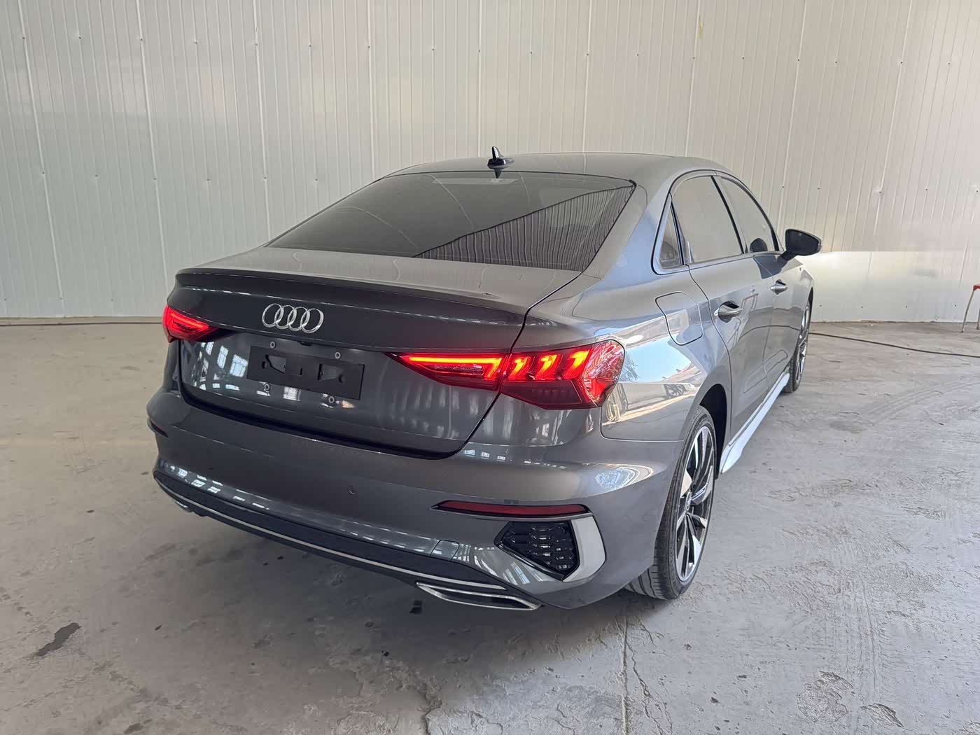 Audi A3 1.4 л 2023 г. Серебристо-серый, пробег 38000 км