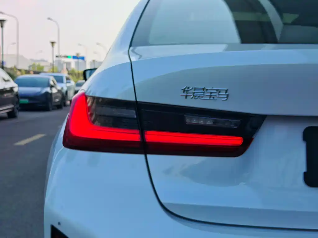 BMW 3 Series — миниатюра 8