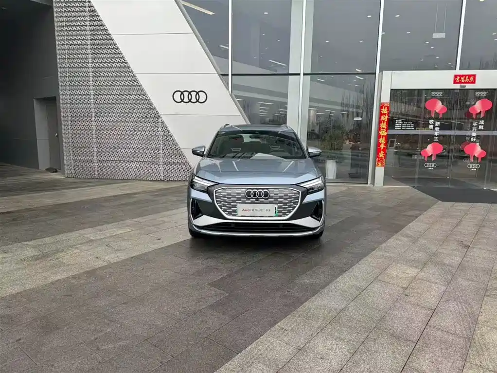 AUDI Q4 E TRON