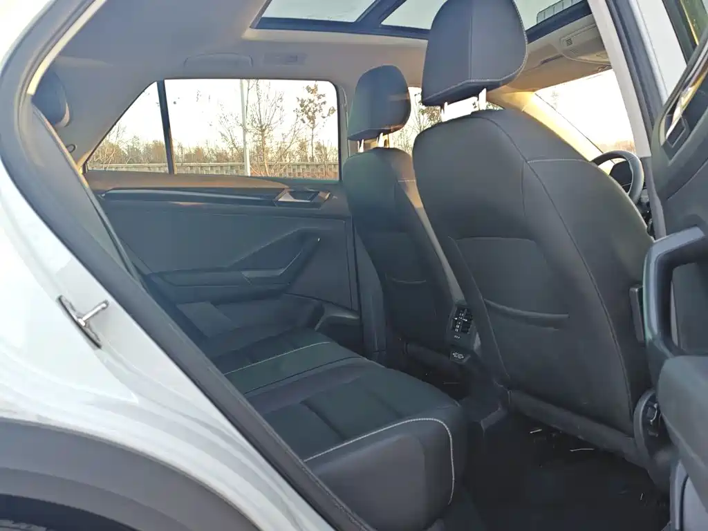 VOLKSWAGEN T ROC EXPLORING SONGS