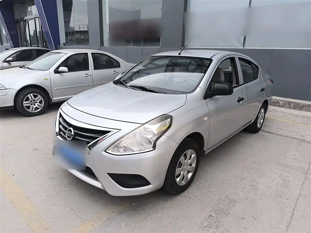 Nissan Sunny 2015
