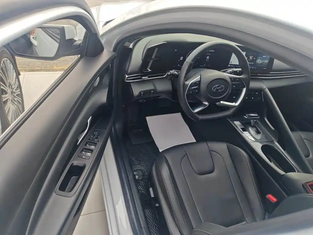 Hyundai Elantra — миниатюра 16