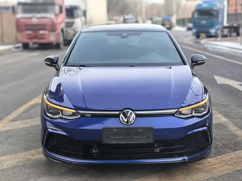 VOLKSWAGEN GOLF