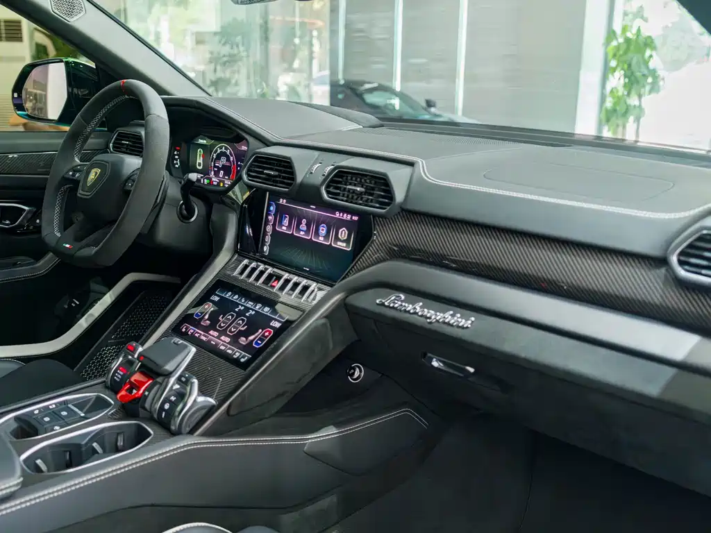 Lamborghini Urus — миниатюра 16
