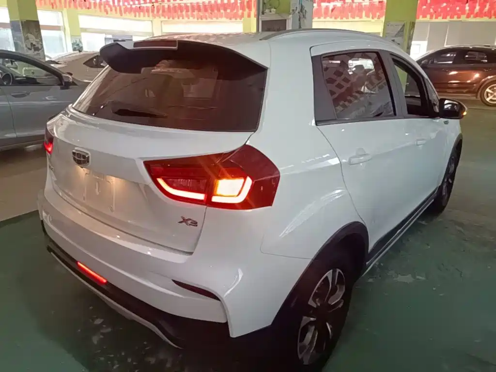 Geely Vision X3 — миниатюра 7