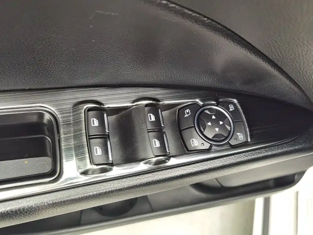 Ford Mondeo — миниатюра 9