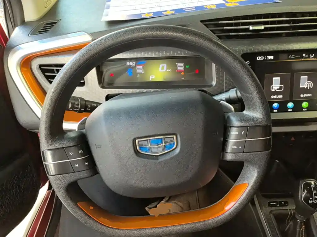 Geely Vision X1 — миниатюра 11