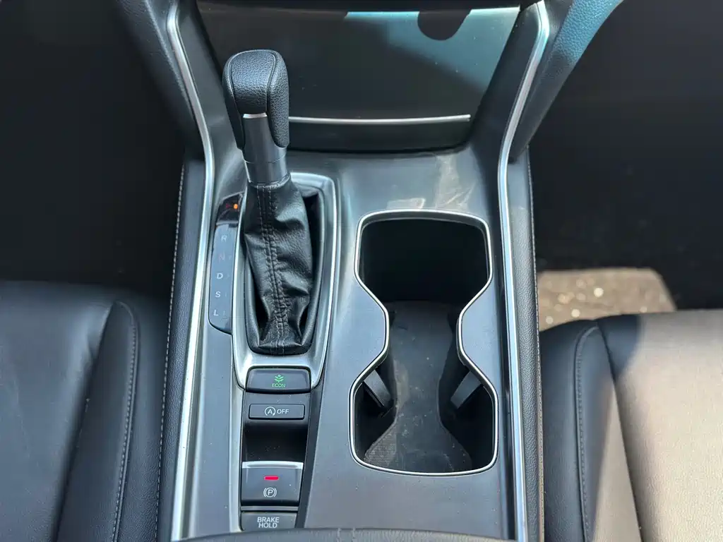 Honda Accord — миниатюра 12