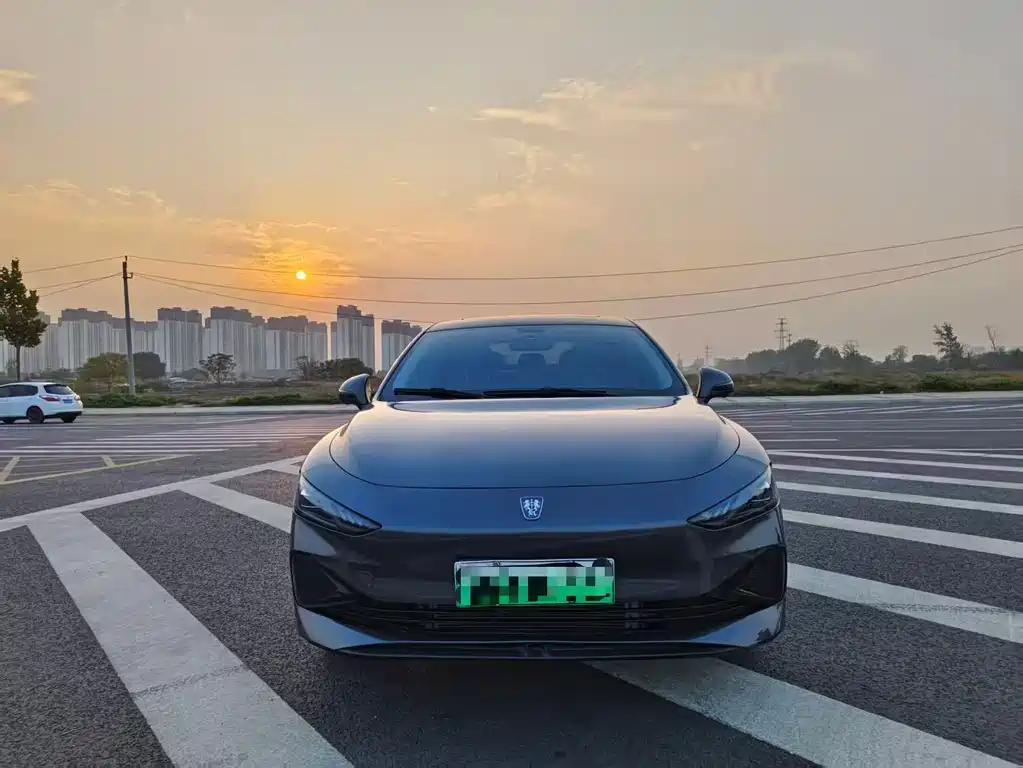 ROEWE D7
