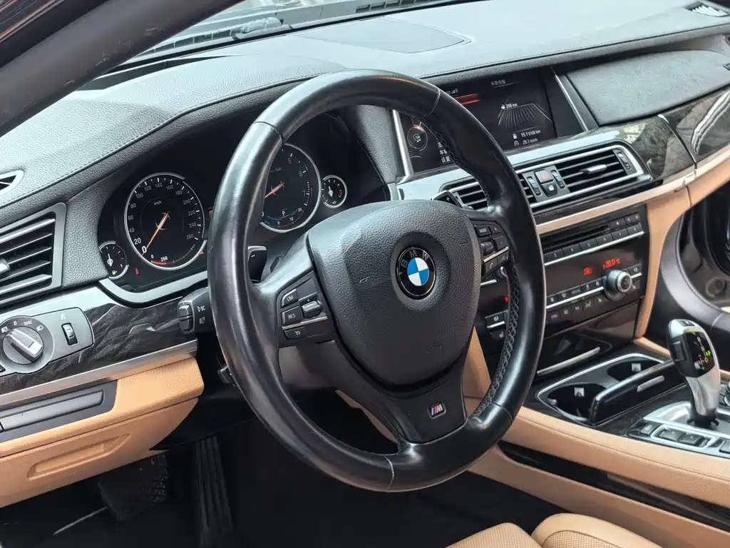 BMW 7 Series — миниатюра 5